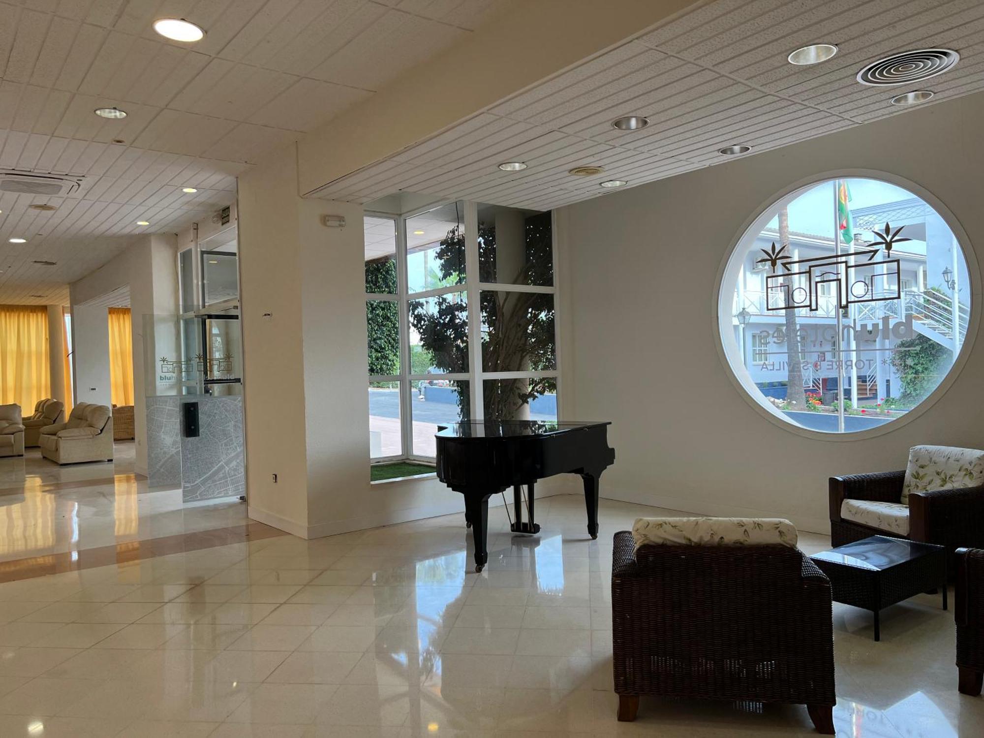 Hospedium Hotel Blu Torre De Sevilla Torre de la Reina ภายนอก รูปภาพ