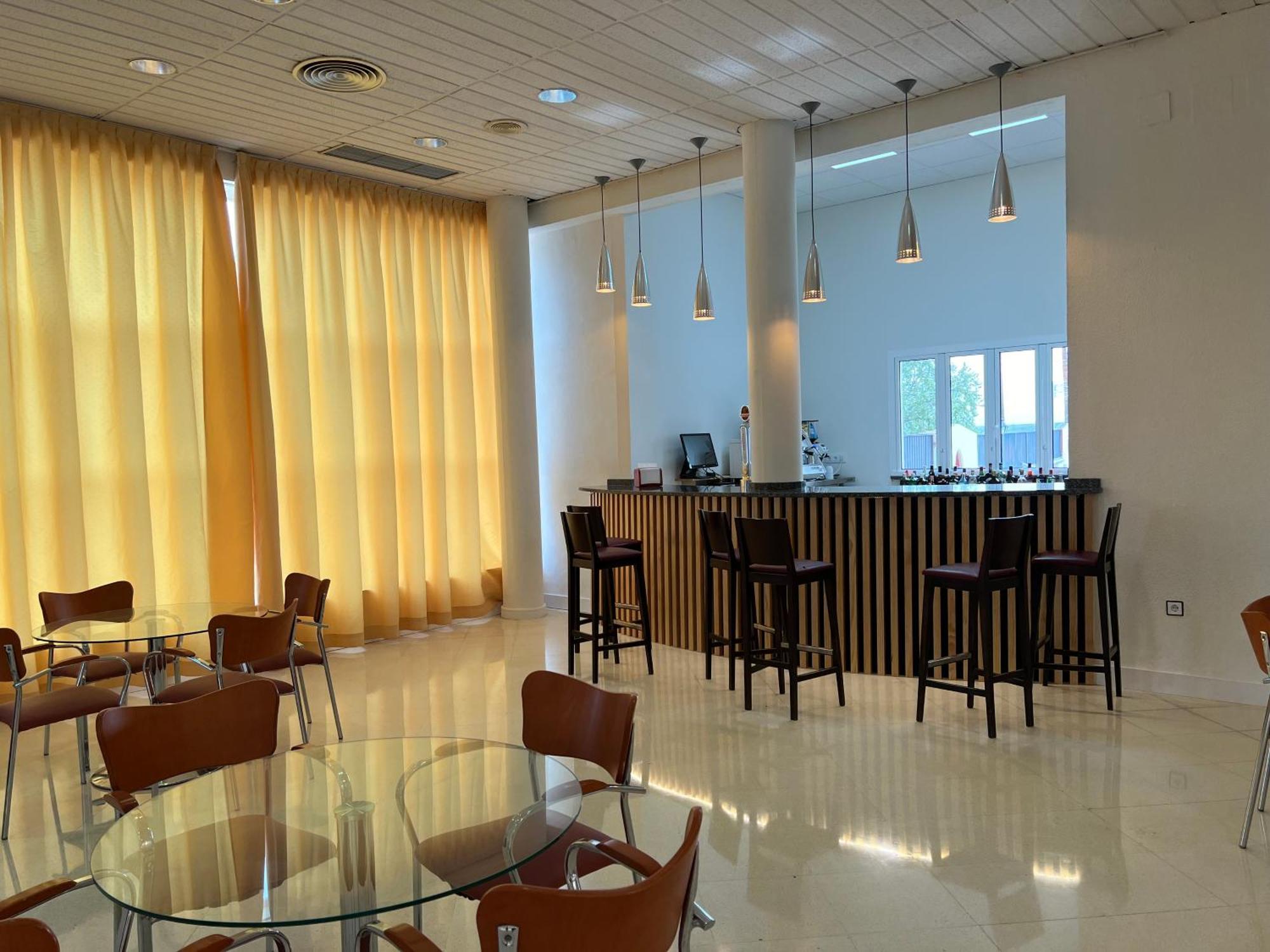 Hospedium Hotel Blu Torre De Sevilla Torre de la Reina ภายนอก รูปภาพ