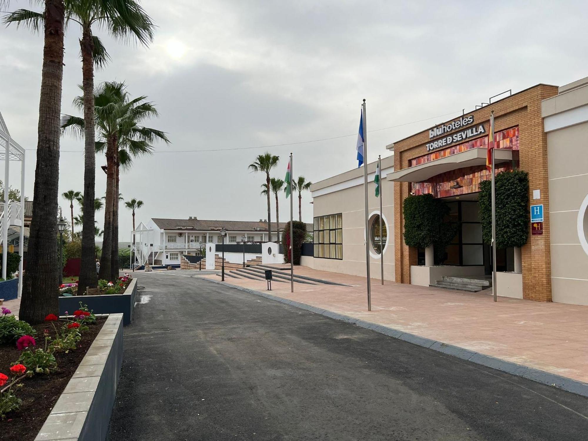 Hospedium Hotel Blu Torre De Sevilla Torre de la Reina ภายนอก รูปภาพ