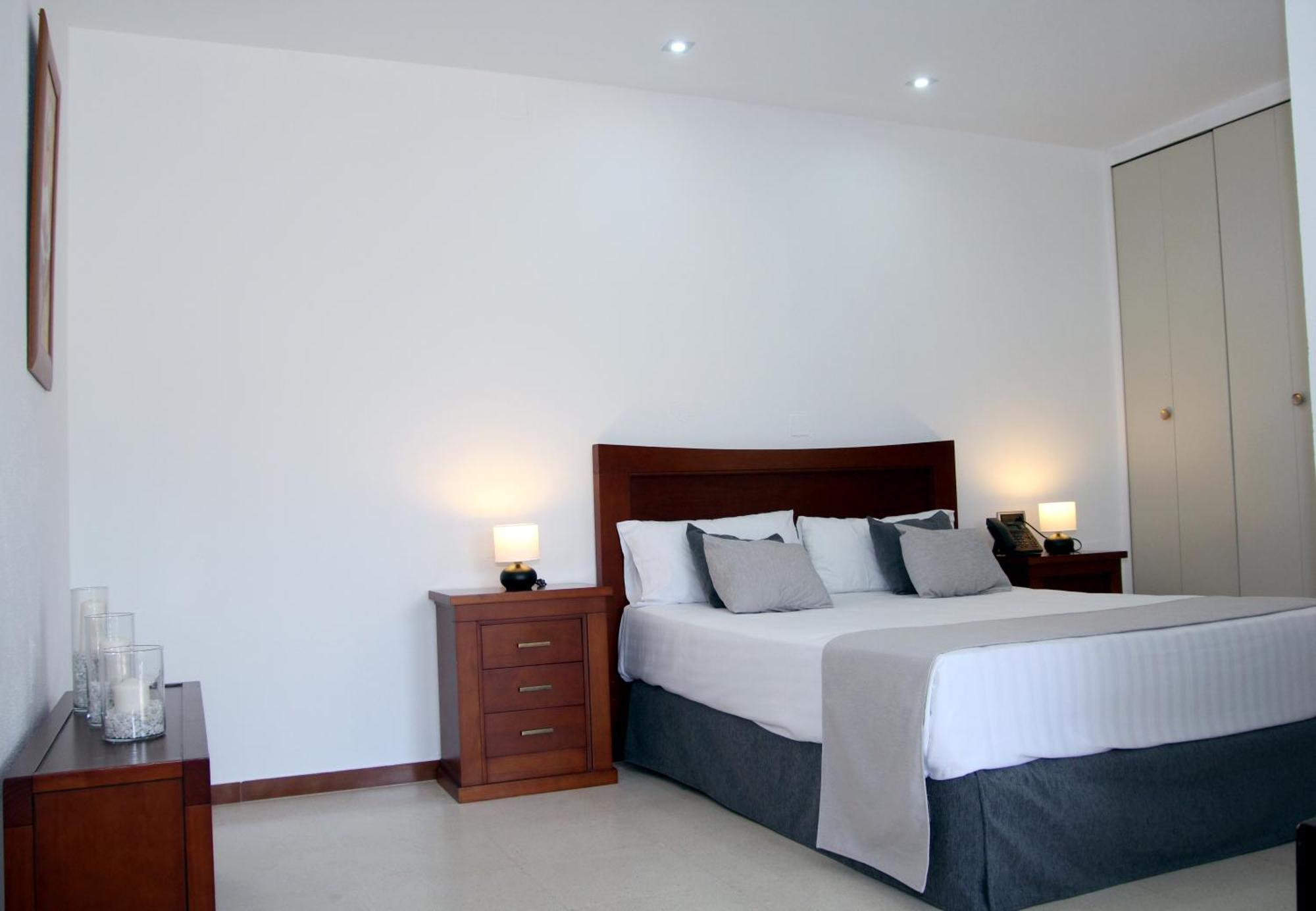 Hospedium Hotel Blu Torre De Sevilla Torre de la Reina ภายนอก รูปภาพ