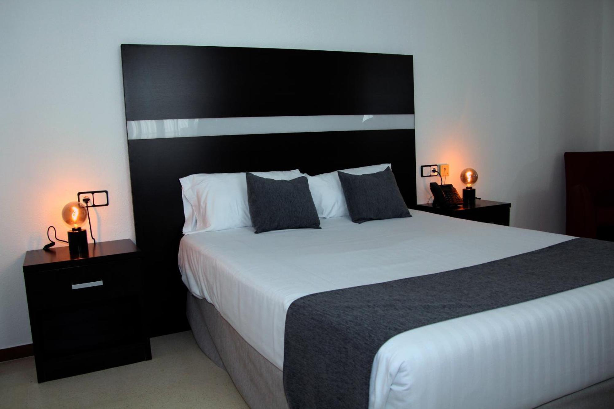 Hospedium Hotel Blu Torre De Sevilla Torre de la Reina ภายนอก รูปภาพ